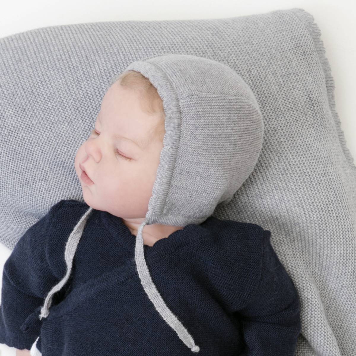 Newborn lue | Lys grå
